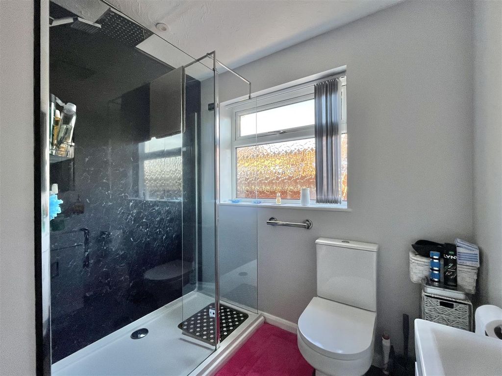 Property photo 3 of 22 Shower Room