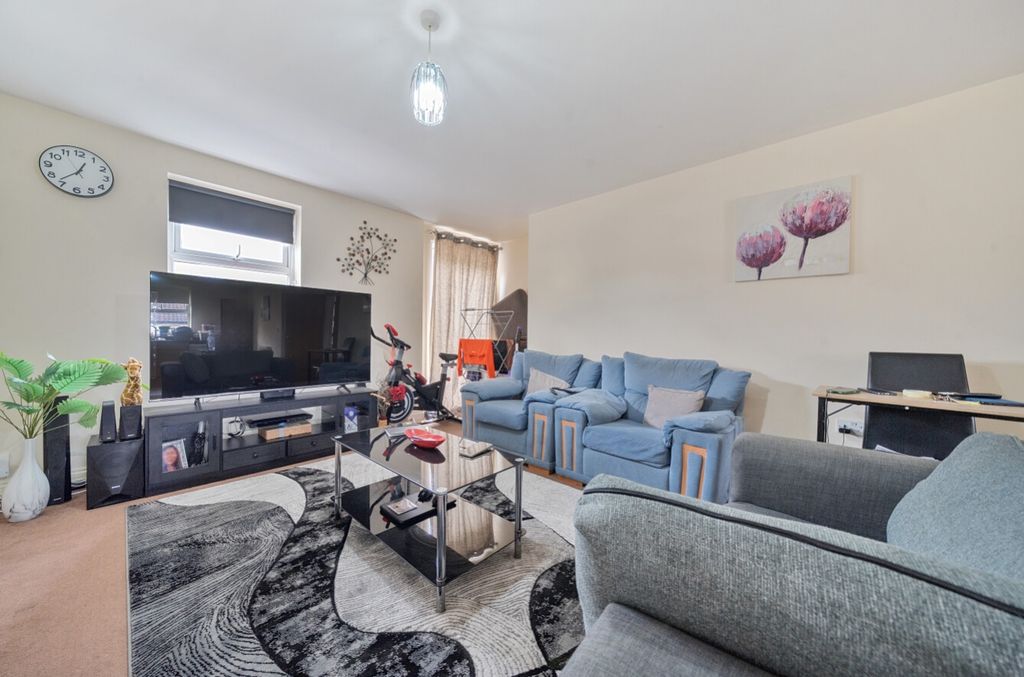 Property photo 3 of 12 1350488-4-68c1E943F3905-Arw-1