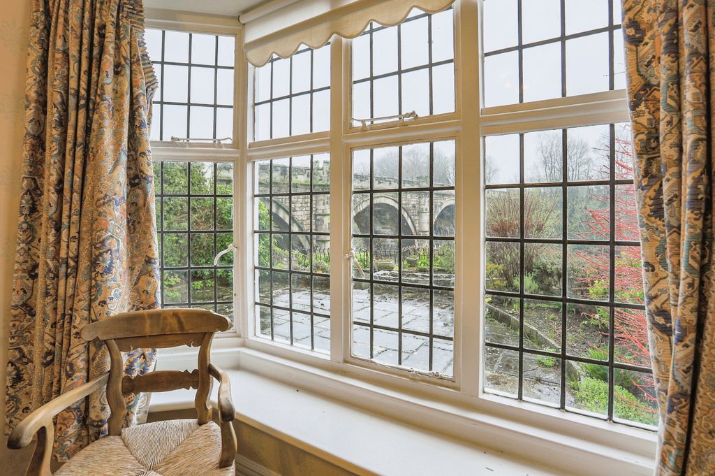 Property photo 3 of 16 Dining Room