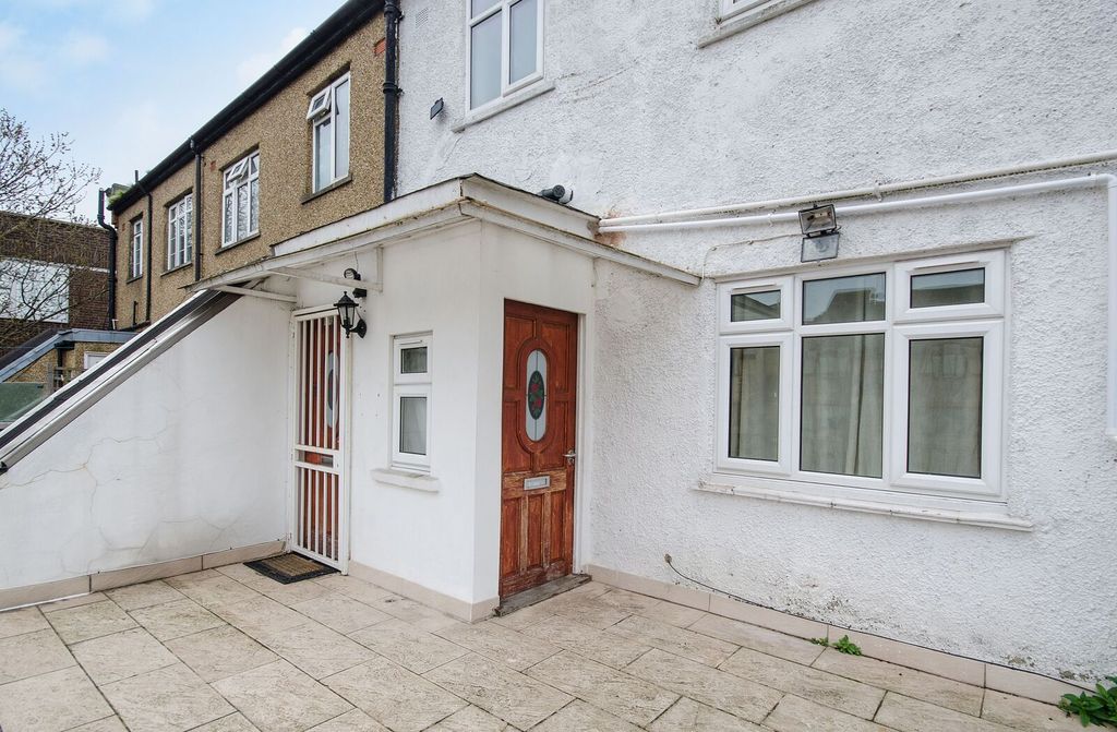 Property photo 3 of 4