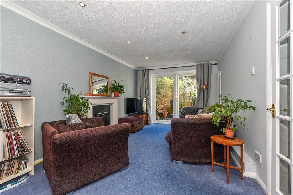 Property photo 3 of 12 Lounge