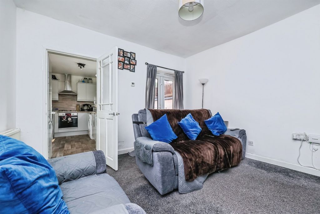 Property photo 3 of 20