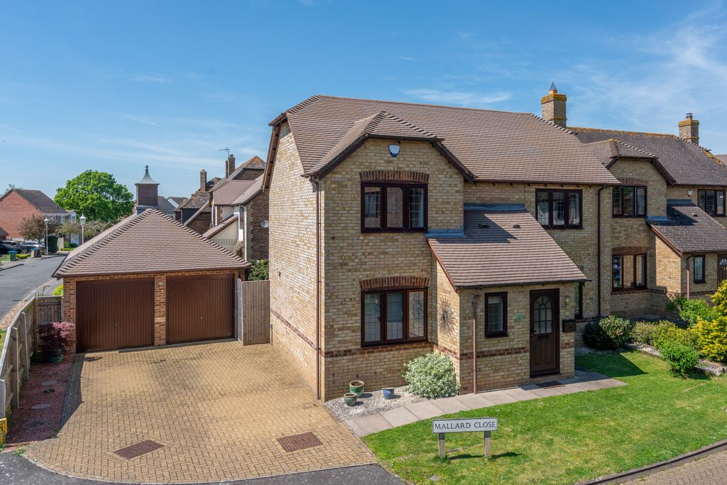 Property photo 1 of 19 1-Mallard-Close-5334