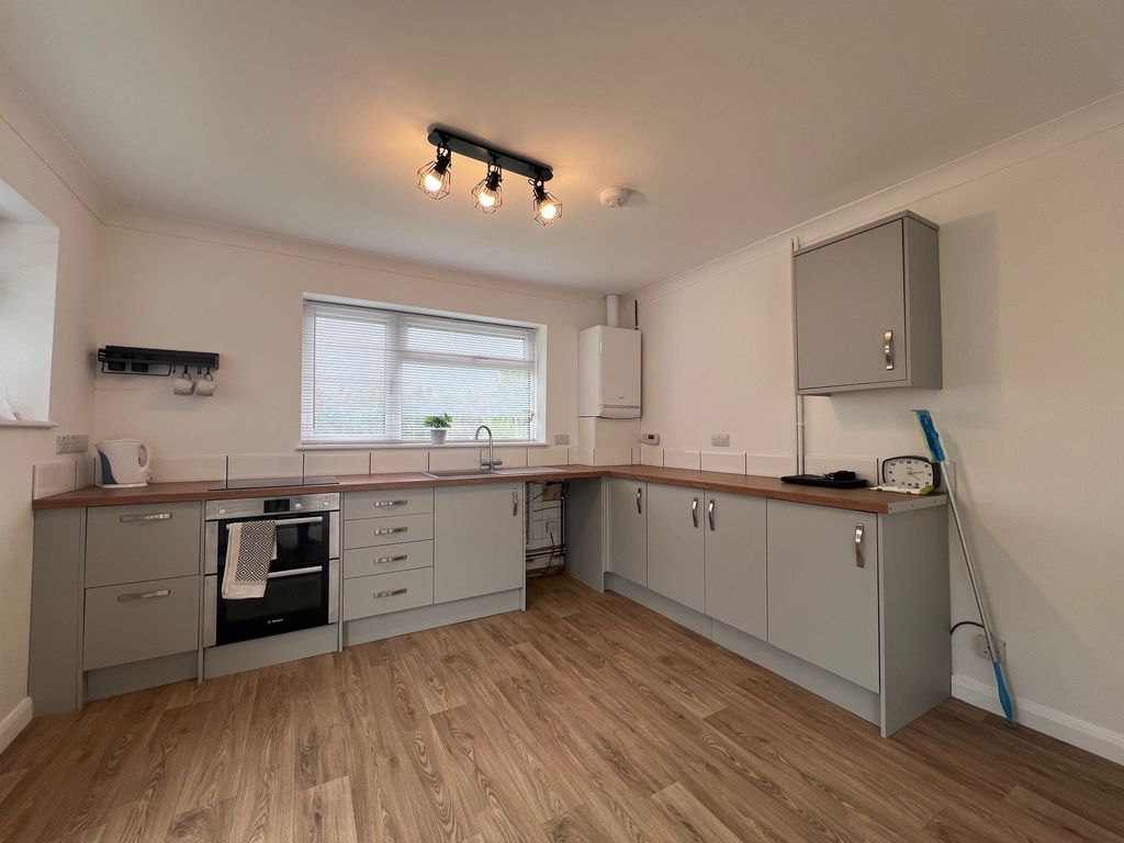 Property photo 3 of 9 Kitchen