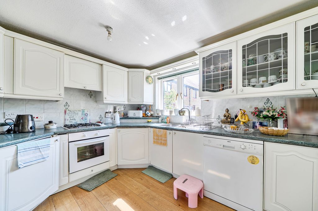 Property photo 3 of 27