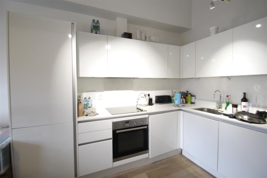 Property photo 2 of 10 Kitchen
