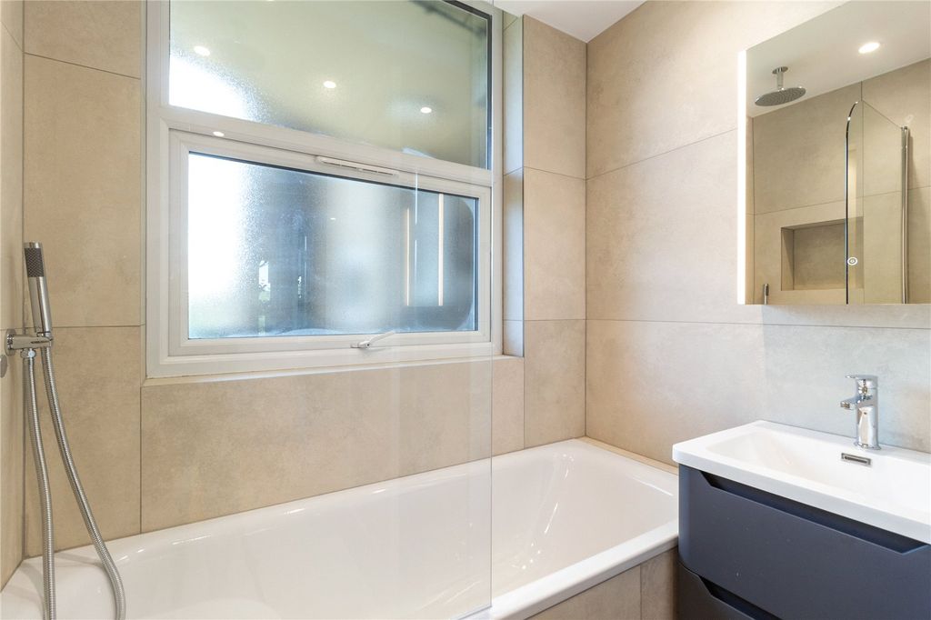 Property photo 3 of 12 Picture No. 02