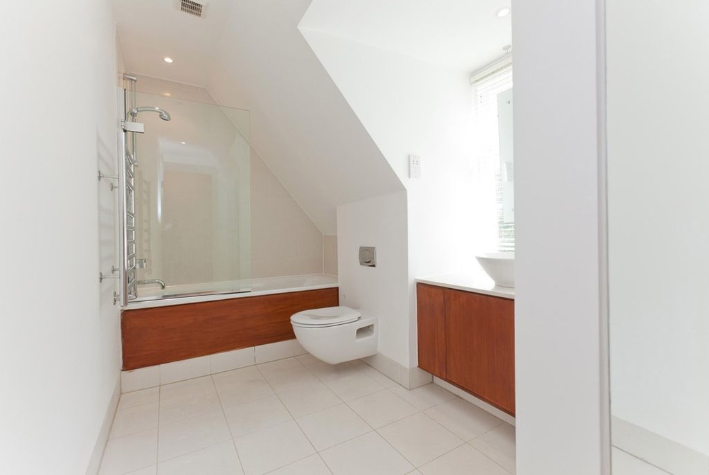 Property photo 3 of 11 3987142