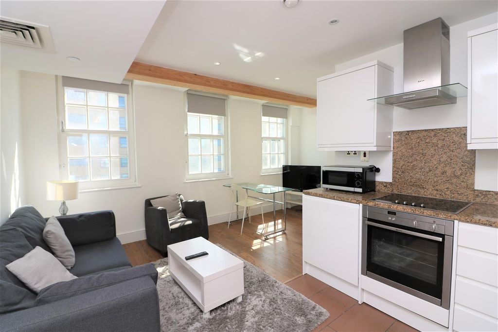 Property photo 1 of 5 Commercial Road.Jpg