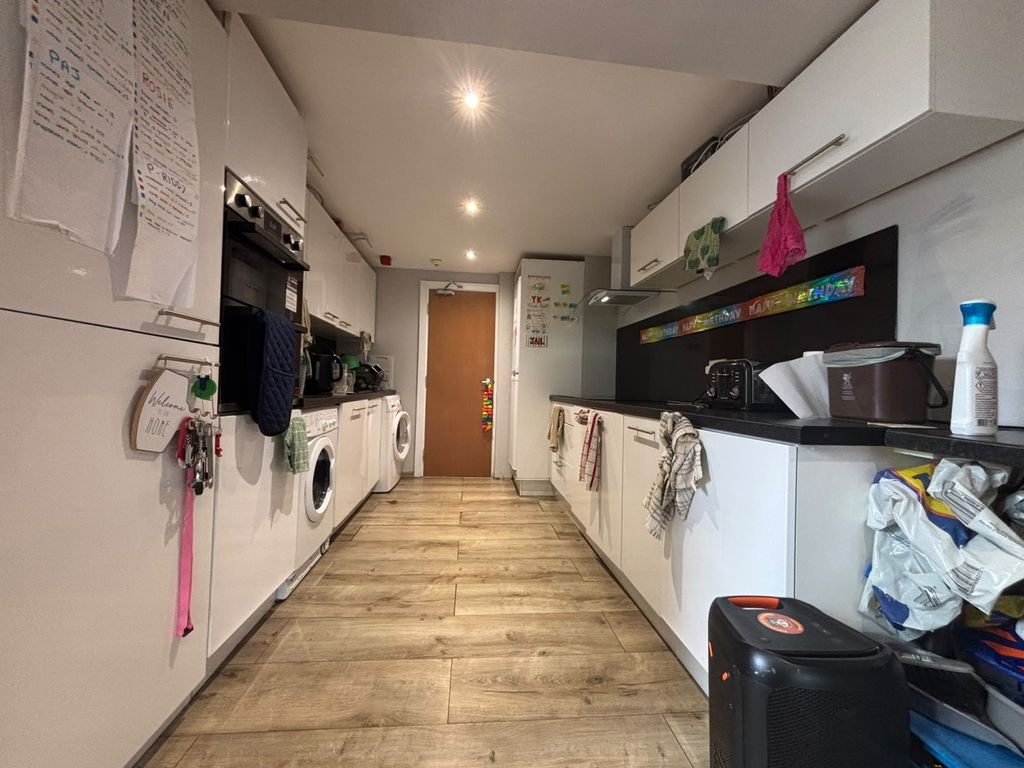 Property photo 3 of 12 59548843-8660-4915-A546-d58128879B44