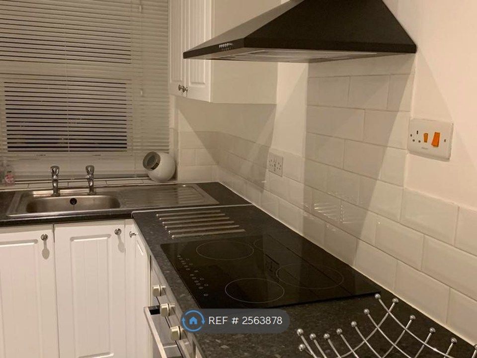 Property photo 1 of 4 Kitchen