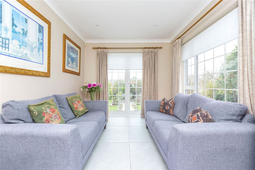 Property photo 2 of 16 Picture No. 15