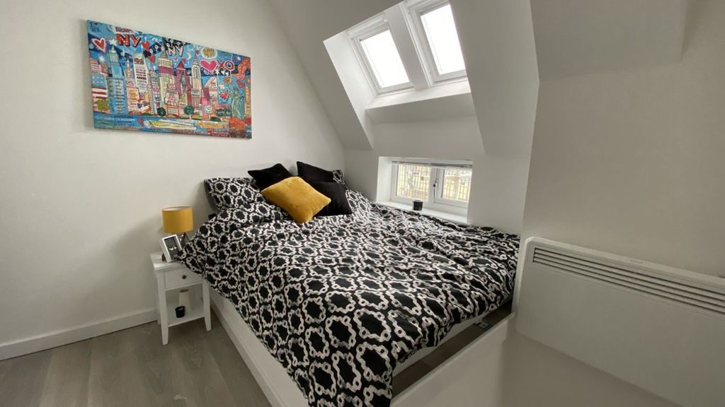 Property photo 2 of 28