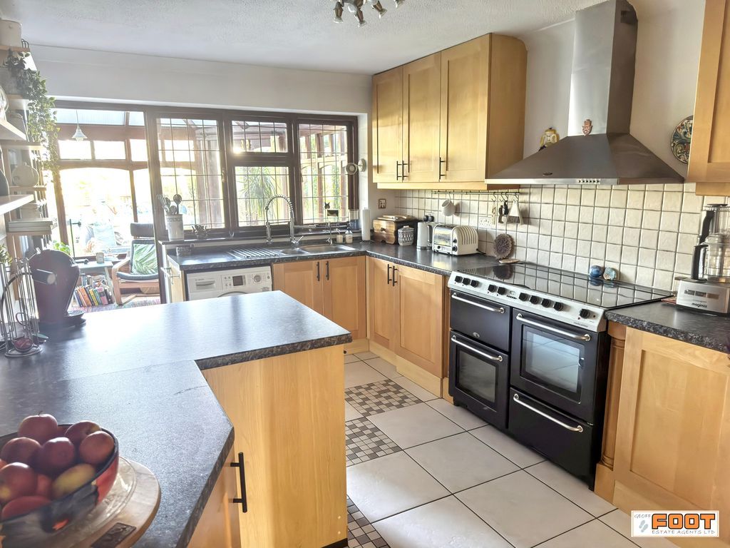 Property photo 3 of 19 Photo 11