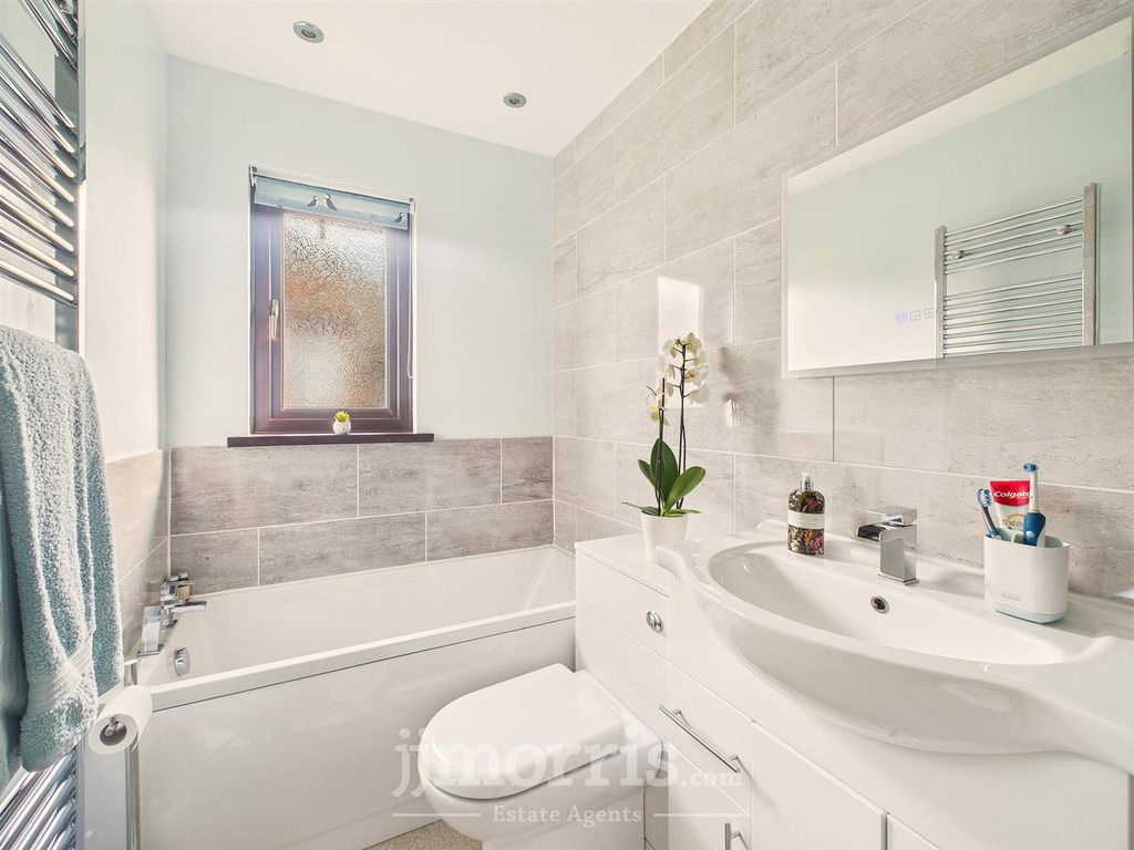 Property photo 3 of 24 Bathroom