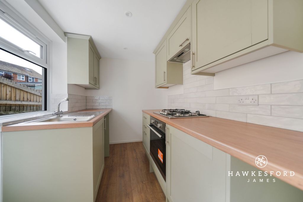 Property photo 3 of 14 High Street, Sittingbourne - Kitchen