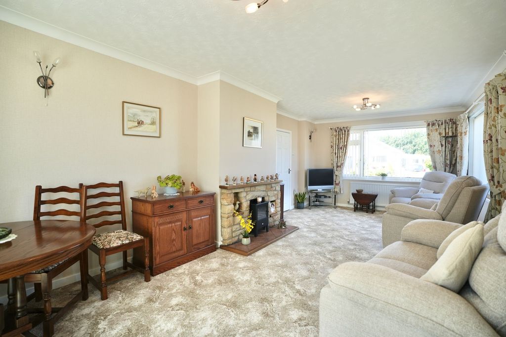 Property photo 3 of 31