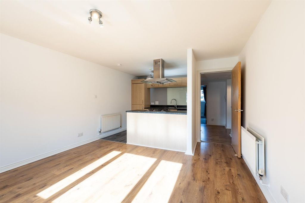 Property photo 3 of 17 21, Morris Court Perth-24.Jpg