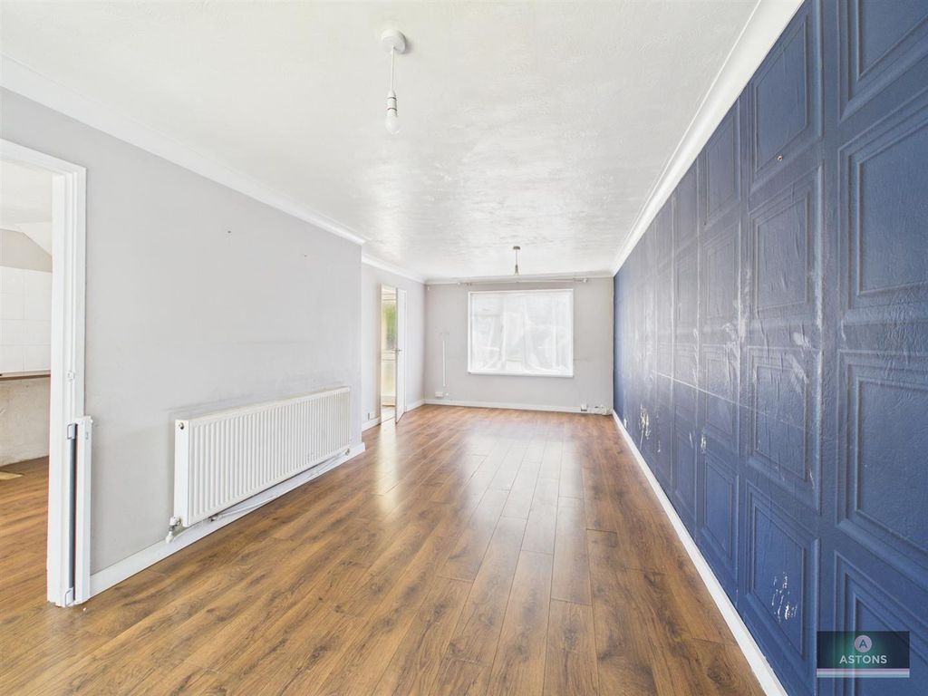 Property photo 3 of 12 Cam02067G0-Pr0315-Still004.Jpg