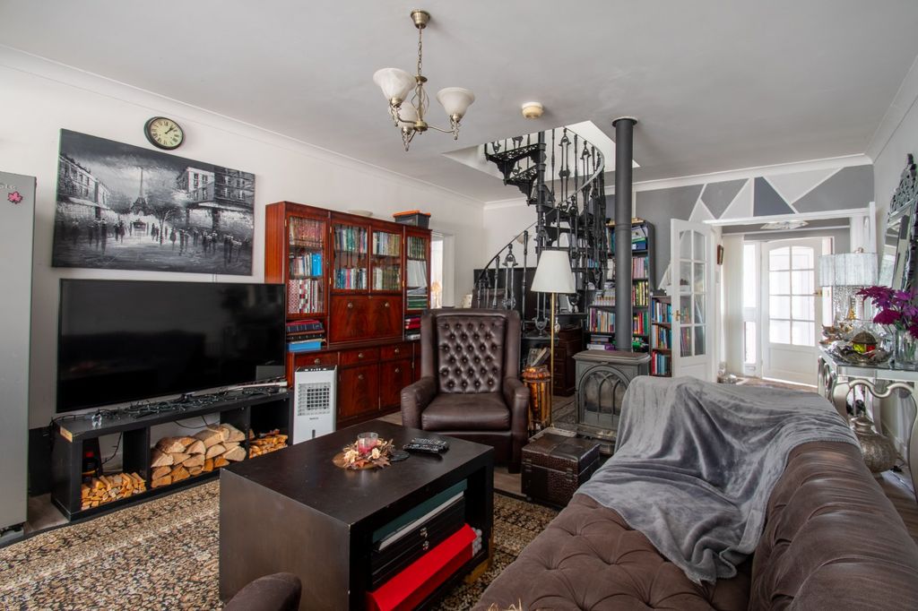 Property photo 2 of 31 Picture No. 41