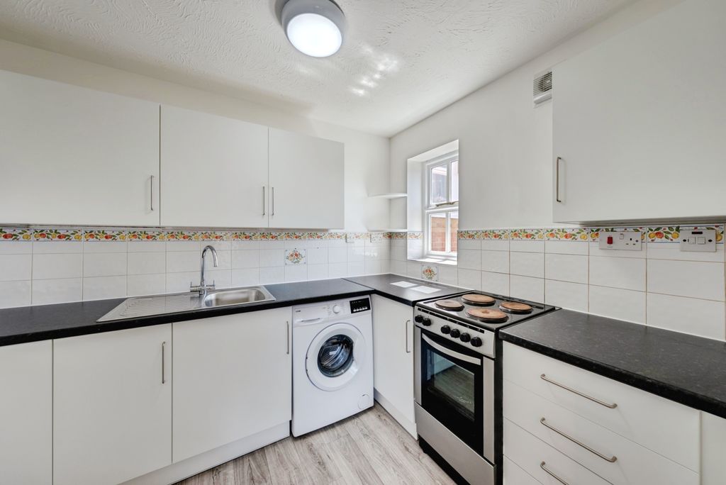 Property photo 3 of 19 Kitchen