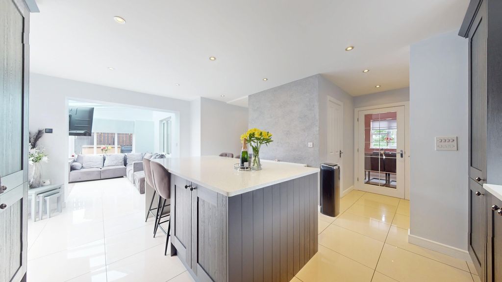 Property photo 1 of 43 5156942