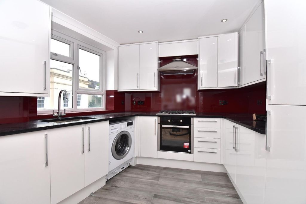 Property photo 2 of 5 Kitchen