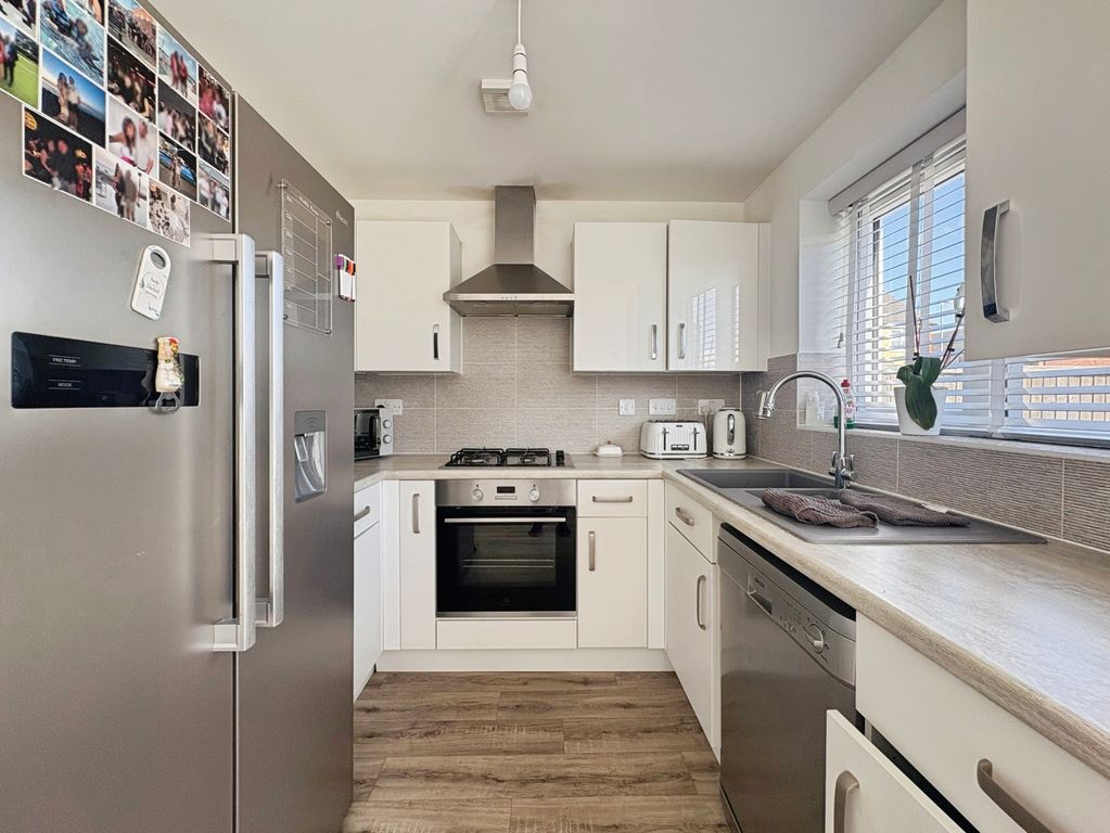 Property photo 3 of 15 Kitchen