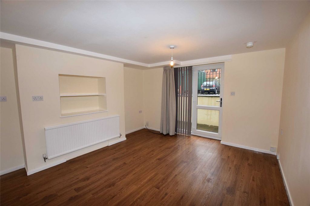 Property photo 3 of 8 Picture No. 02