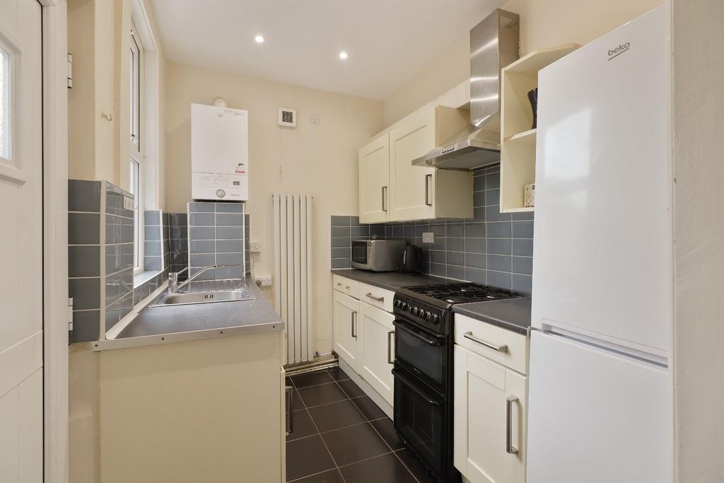 Property photo 2 of 24 Kitchen