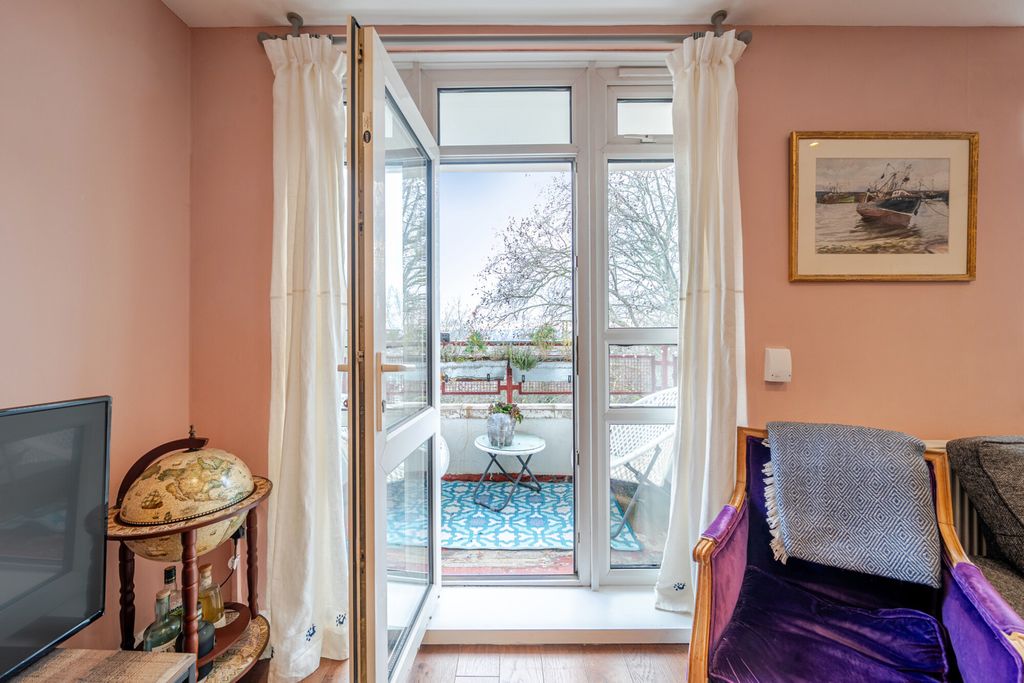 Property photo 2 of 22 Reception Room