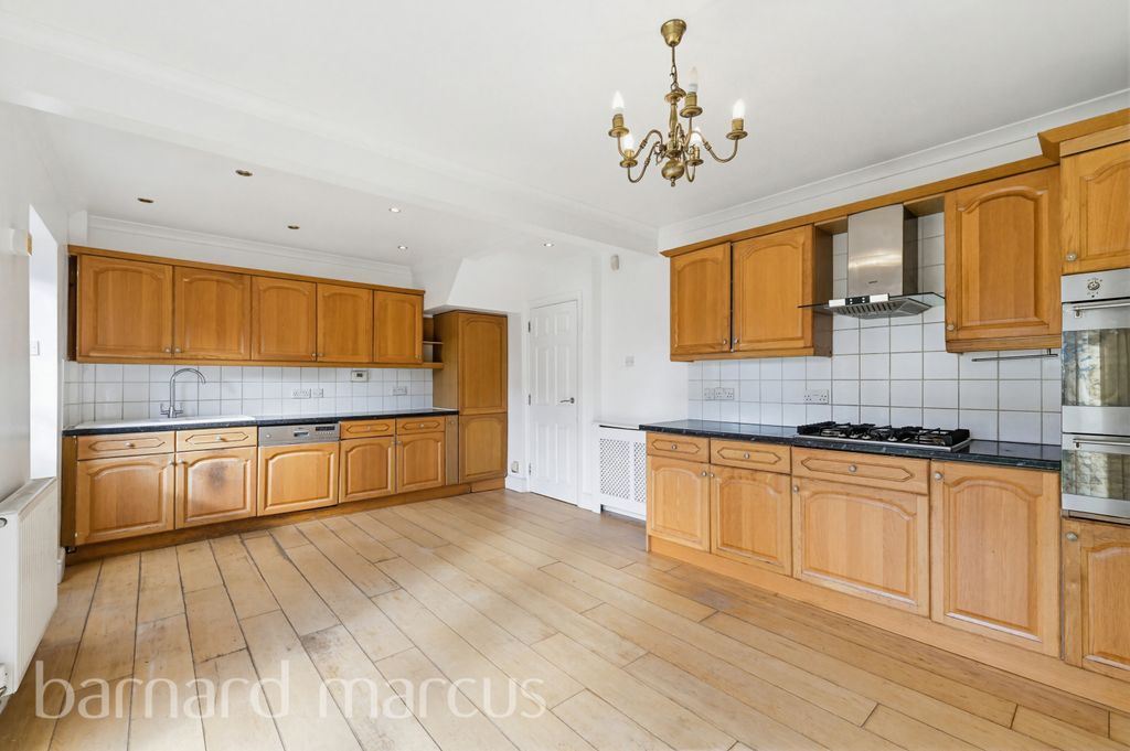 Property photo 2 of 8 Image