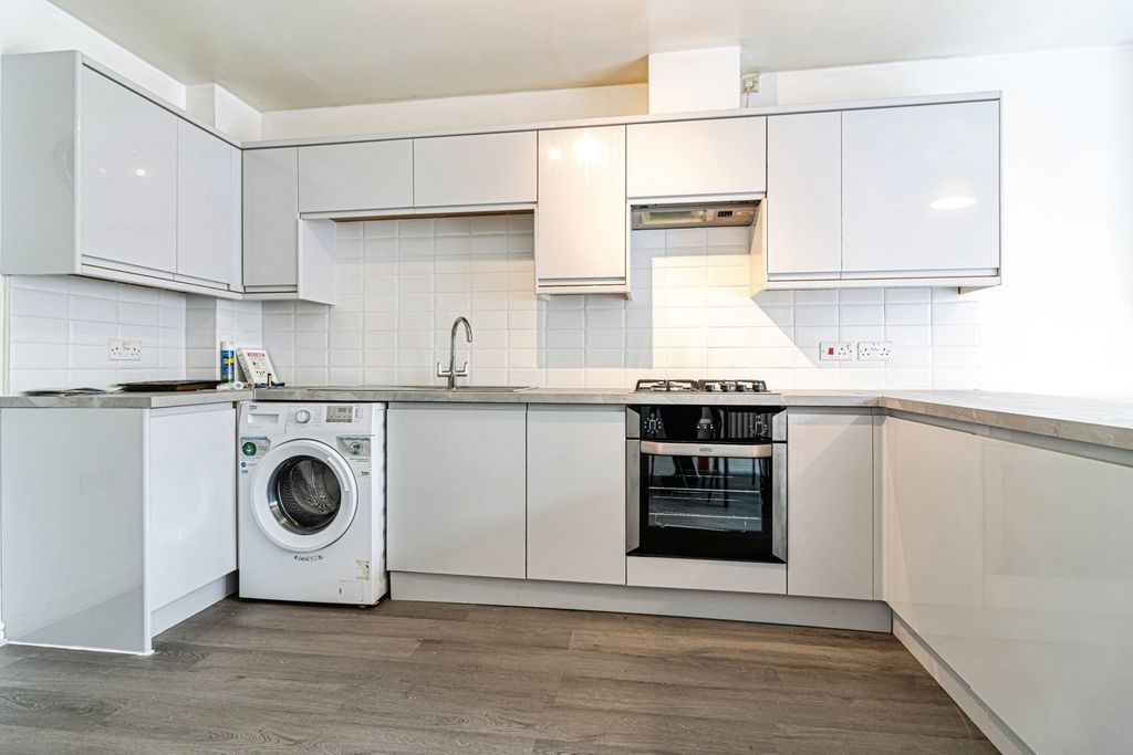 Property photo 3 of 12 Photo