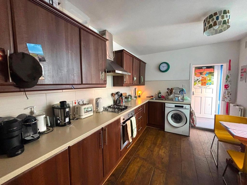 Property photo 2 of 12 Picture No. 17