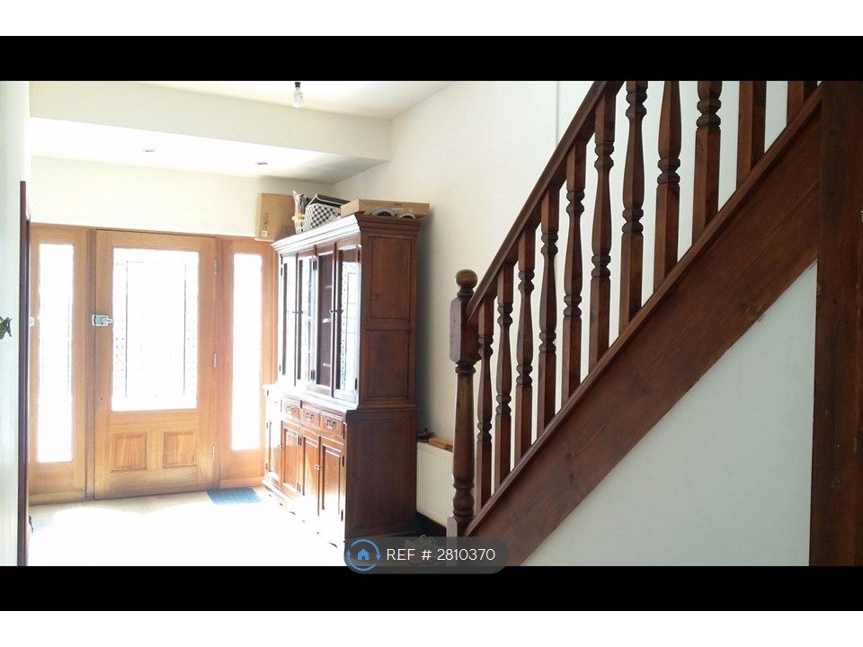 Property photo 3 of 5 Hallway