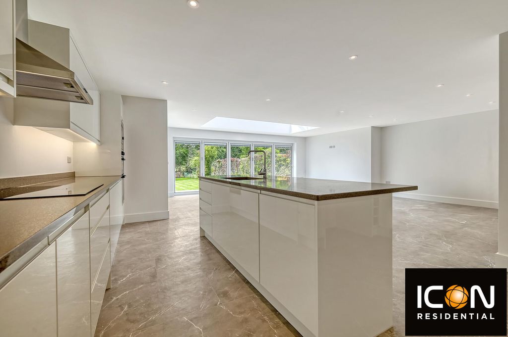 Property photo 3 of 32 Kitchen