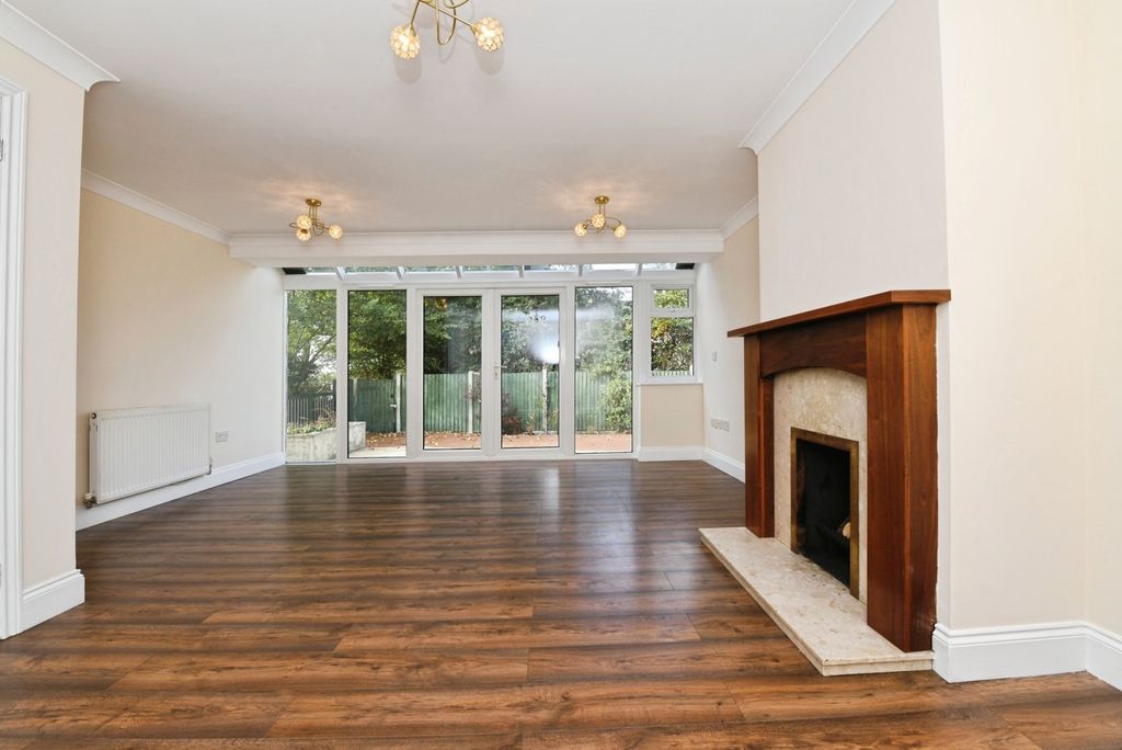 Property photo 2 of 17 Photo