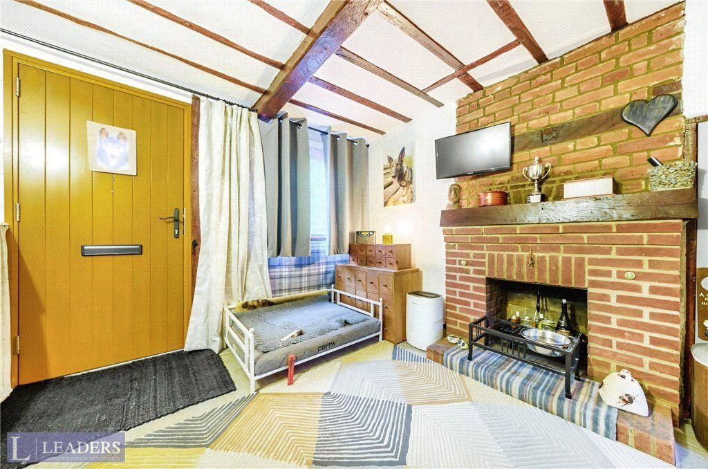 Property photo 3 of 11 Lounge