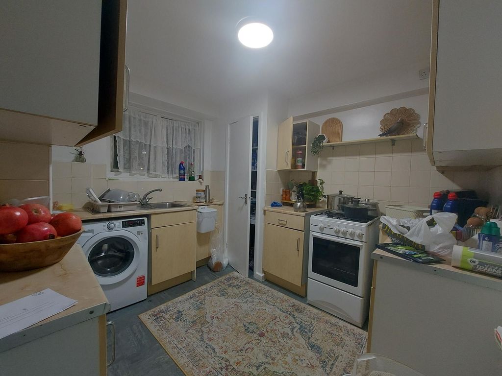 Property photo 2 of 5 Kitchen