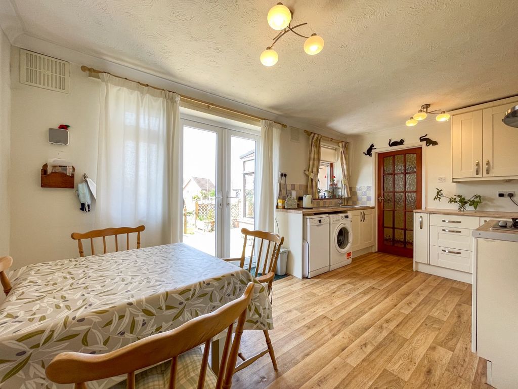 Property photo 3 of 20 4016696