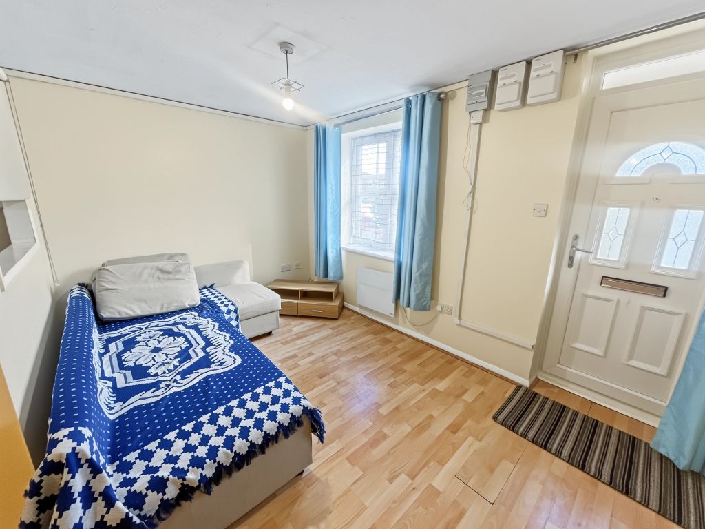 Property photo 2 of 6