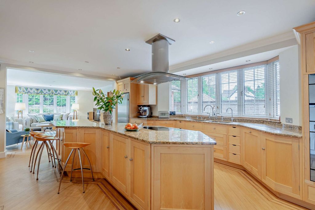 Property photo 2 of 18 Kitchen