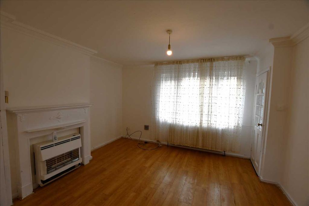 Property photo 3 of 11 Reception