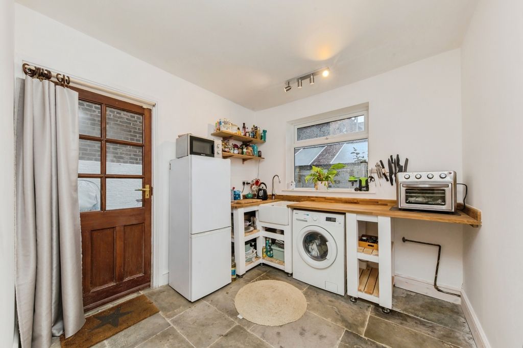 Property photo 3 of 17 Photo