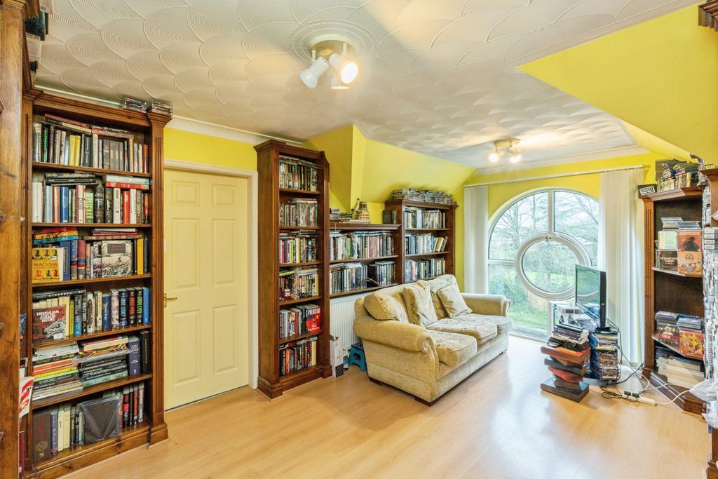 Property photo 3 of 15