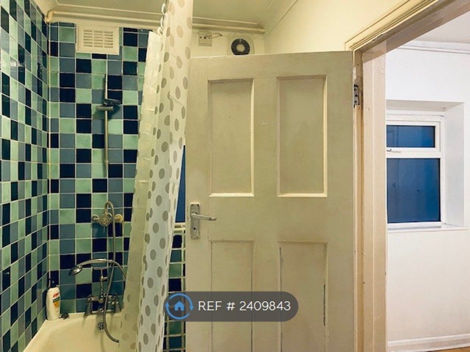 Property photo 3 of 23 Bathroom