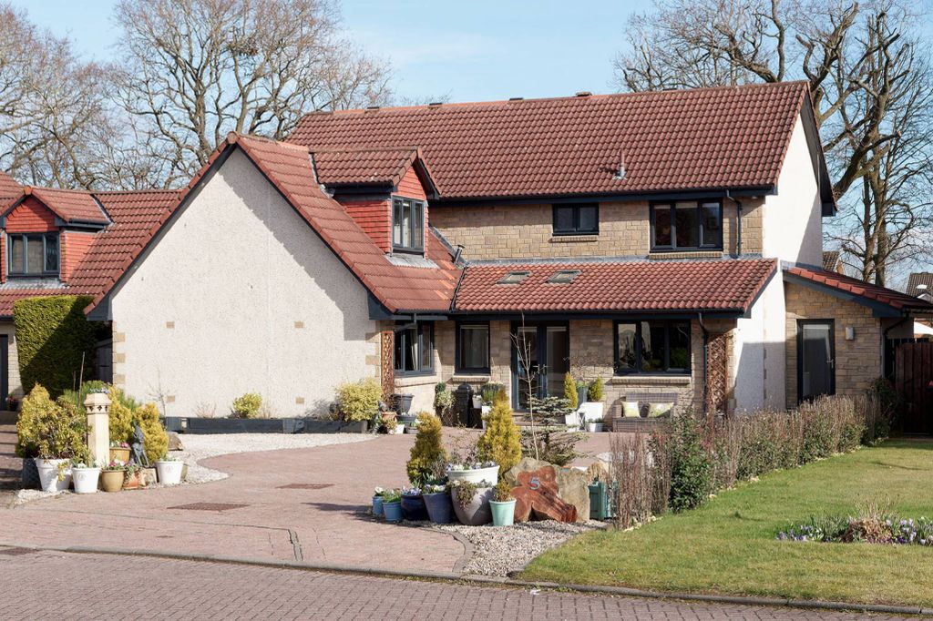 Property photo 1 of 40