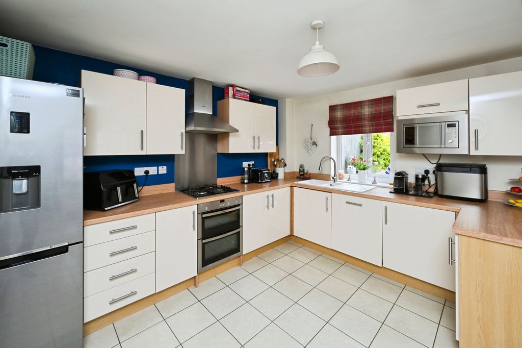 Property photo 2 of 17