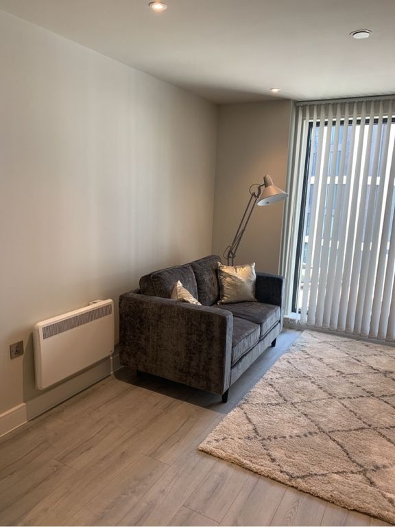 Property photo 2 of 8 1F71ee3B-F252-47Ea-8120-409Fab09De73