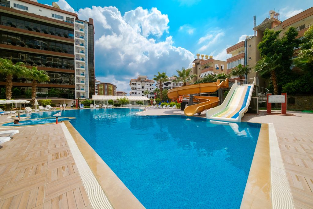 Property photo 3 of 23 Immaculate Investment Property For Sale In Alanya - Communal Swimming Pool